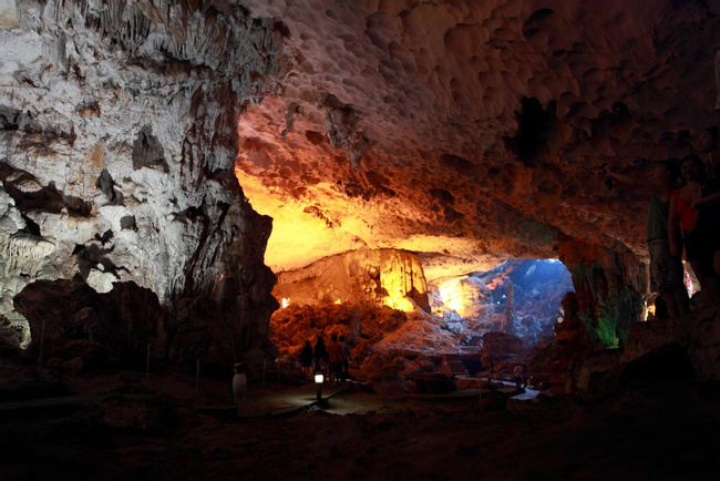 Mai Chau, Ninh Binh, Halong Bay 5 Day Tour Photo